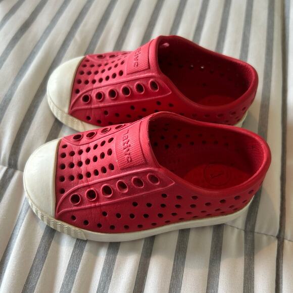 Native Jefferson Shoes – Red, Toddler Size 5C - Picture 3 of 6